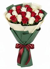 Букет Микс из красных и белых роз в Первомайском Тамбовской области