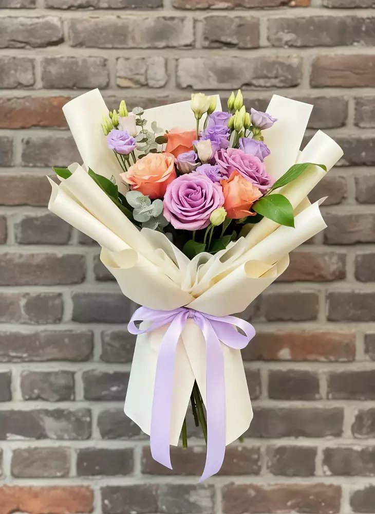 Букет цветов из: Лизиантусы и Розы в Первомайском Тамбовской области