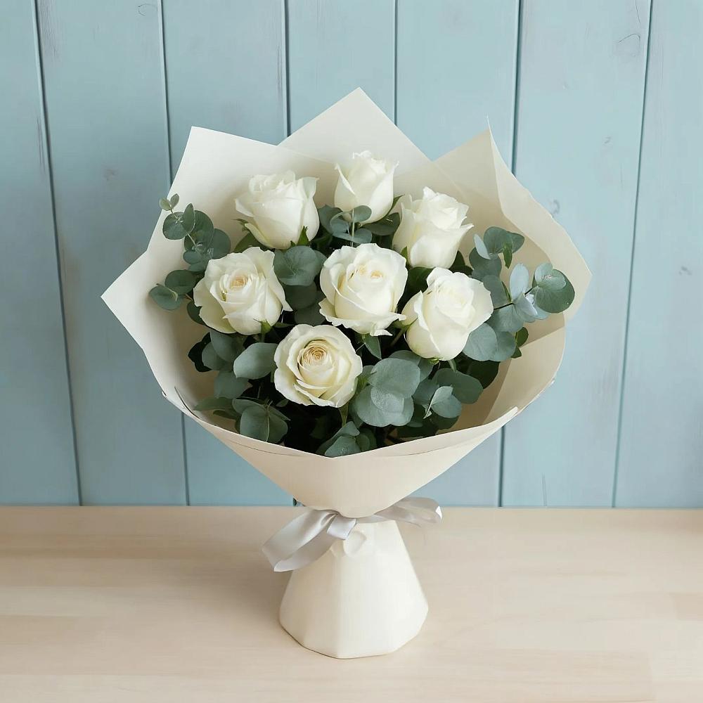 Букет Белые розы в Эвкалипте в Первомайском Тамбовской области