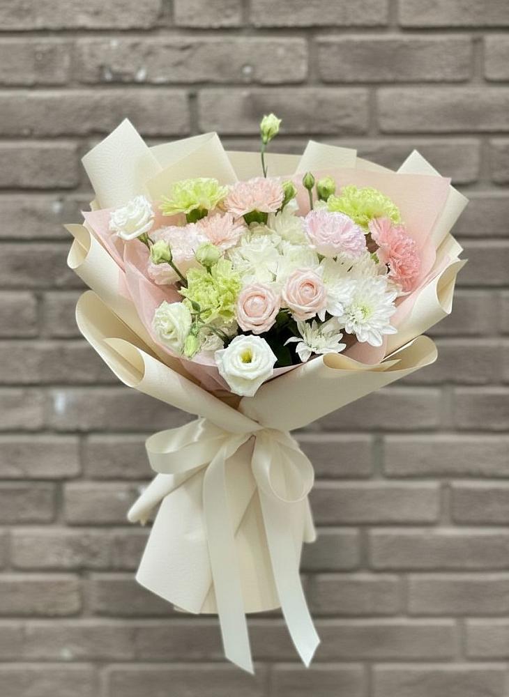 Букет цветов из: Гвоздики, Розы, Лизиантусы и Хризантемы в Первомайском Тамбовской области