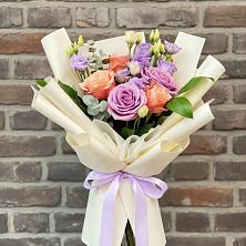 Букет цветов из:  Лизиантусы и Розы в Первомайском Тамбовской области