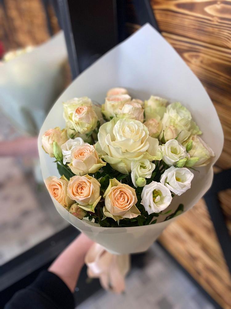 Букет цветов из: Розы и Лизиантусы в Первомайском Тамбовской области